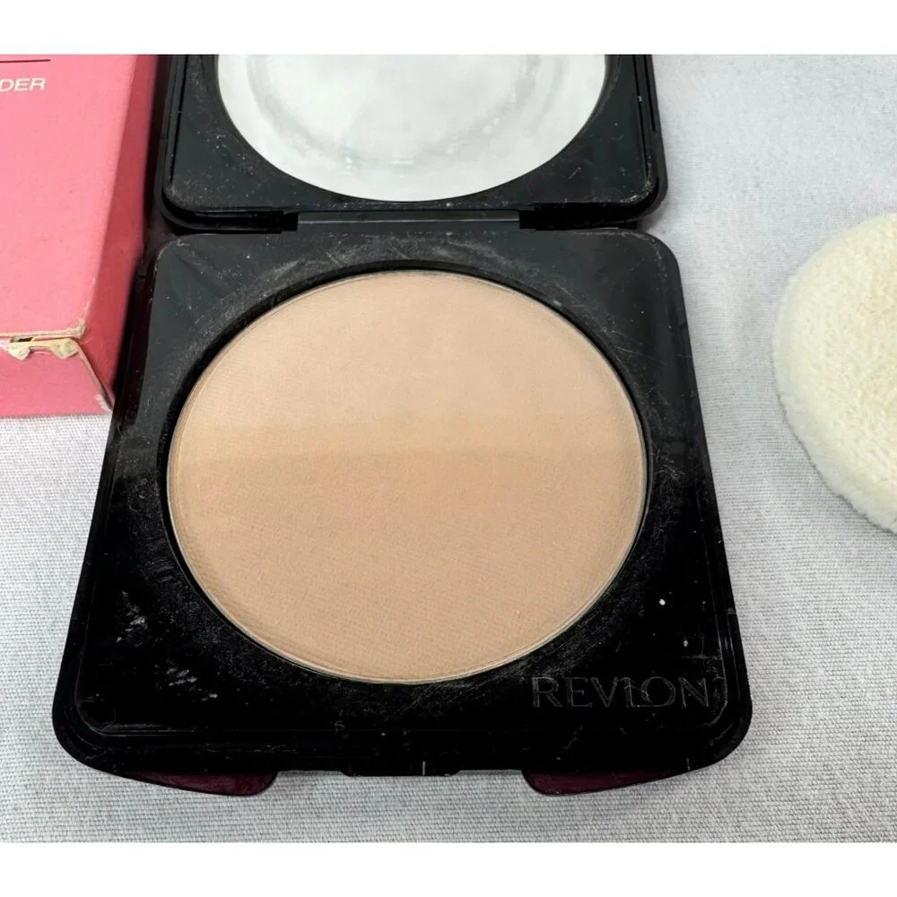 Vtg Revlon Love Pat Moisturizing Pressed Powder W/ Puff 4 Oz Translucent Natural